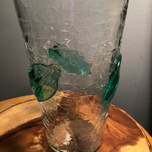 Beautiful CRACKLE GLASS Vase holds a large bouquet
